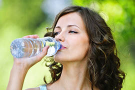Does drinking water help hair growth?