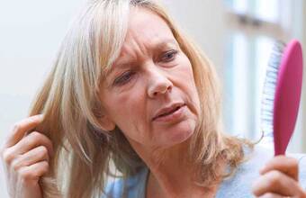 ¿Se recupera el pelo perdido en la menopausia?
