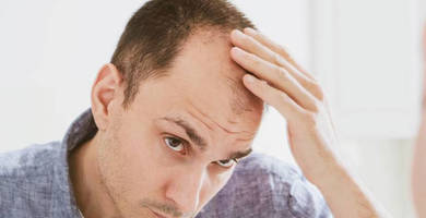 Prosthetic hair or hair transplant: which one is better?