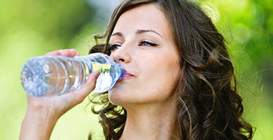 Does drinking water help hair growth?