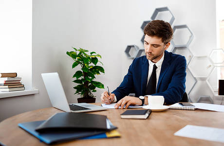 Puis-je reprendre mon activité professionnelle après une greffe de cheveux
